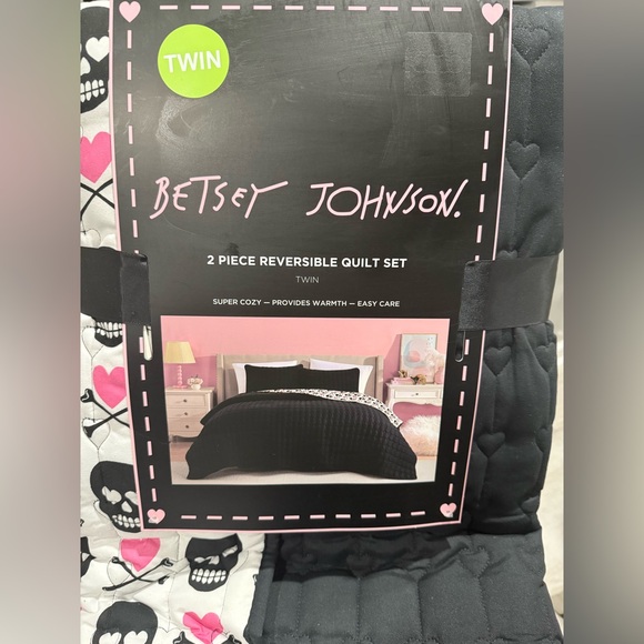 Betsey Johnson Skull Quilt - Picture 1 of 8